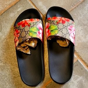 GG BLOOMS SUPREME FLORAL SLIDE SANDAL. "Serious offer only please"